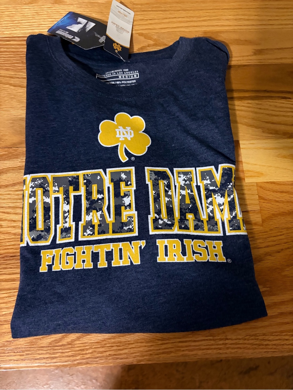 Colosseum Navy T‑Shirt with Yellow Clover Graphic - Picture 4 of 7